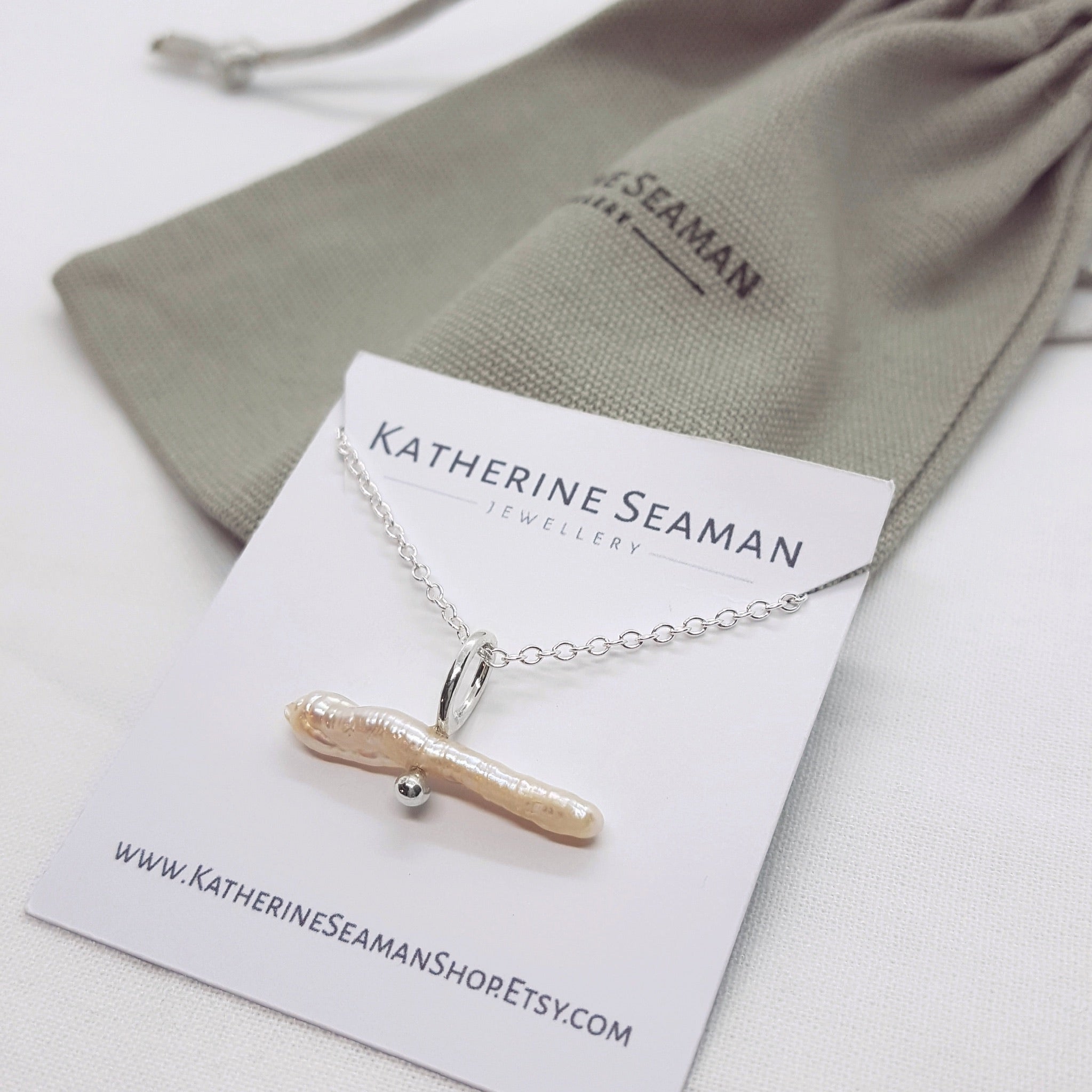 biwa freshwater pearl t-bar style necklace on a silver trace chain